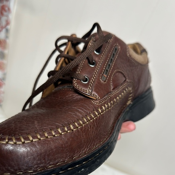 Clarks Brown Leather Oxford Shoes with Moccasin Stitching - Picture 6 of 13